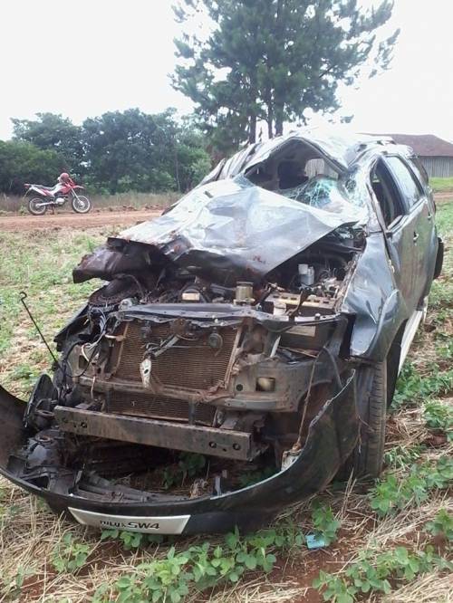 Apesar da gravidade ninguém se feriu. A caminhoneta tem placas de Três de Maio