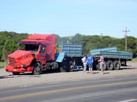 Acidente foi registrado em frente ao Parque das Tuias