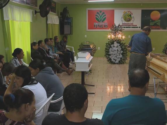 Vítimas foram sepultadas neste domingo (28) Santo Antônio das Missões