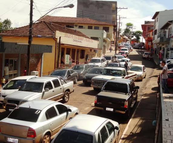 Nesta época de fim de ano aumenta o fluxo de veículos que cruza a fronteira