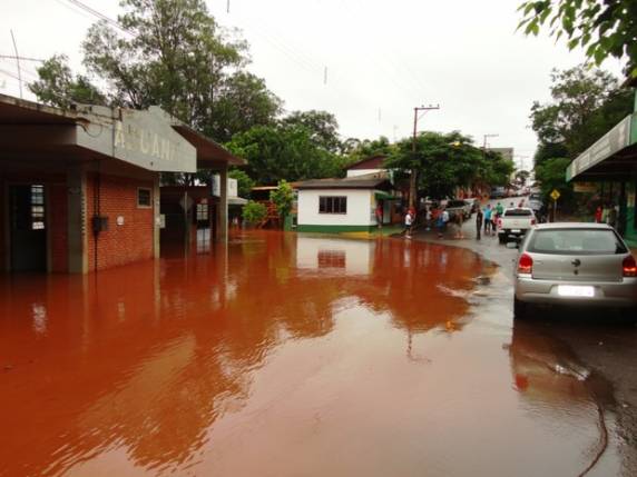 Na manhã desta sexta-feira (2), o rio registrava cheia de 11,45m