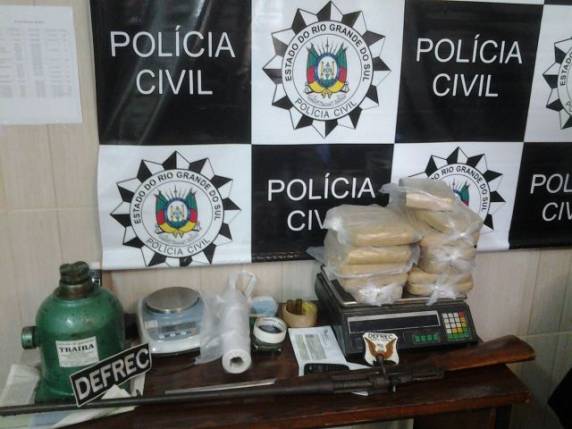 Prensa usada para marcar a droga foi apreendida em uma casa na Vila Brenner