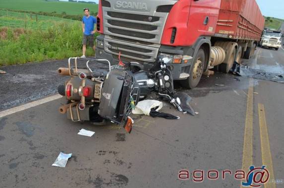 No 1º acidente as 17h15 Vectra colidiu com carreta, no 2º as 18h40 uma motocicleta colidiu com outra carreta. Teve um 3º acidente com lesões em casal