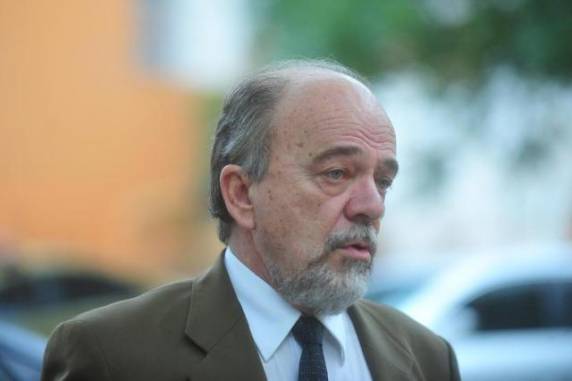 Em entrevista a ZH, Airton Michels afirma que o comissário Nilson Aneli lhe teria dito que fazia segurança de Xandi no dia em que criminoso foi morto, no Litoral Norte. Em 

depoimento à polícia, Aneli deu outra versão