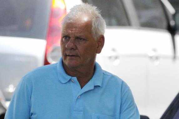 Em entrevista a ZH, Airton Michels afirma que o comissário Nilson Aneli lhe teria dito que fazia segurança de Xandi no dia em que criminoso foi morto, no Litoral Norte. Em 

depoimento à polícia, Aneli deu outra versão