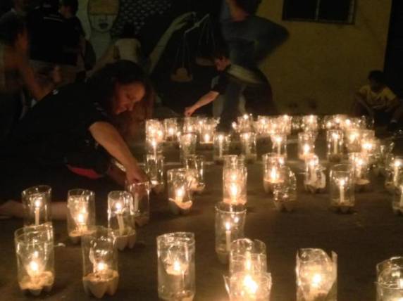 Concentração iniciou às 19h na praça Saldanha Marinho