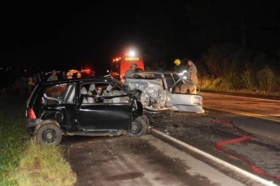Dois carros colidiram no quilômetro 253 da BR-287, próximo à 

Ulbra
