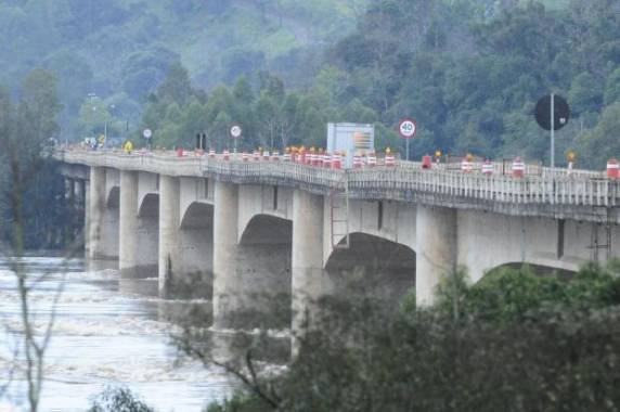 A travessia passa por obras desde que foi detectado problema na parte superior da estrutura