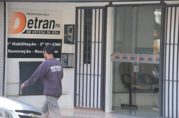 Serviços de renovação e exames também serão ajustados em 6,46%