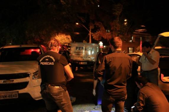 Um dos policiais que fazia a segurança de José Paulo Cairoli ficou ferido na perna durante uma troca de tiros