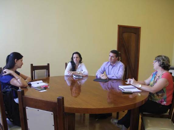 Reunião serviu para 

conversar sobre o contrato entre as entidades