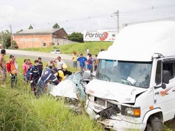 Colisão frontal foi registrada na tarde desta sexta, 

em Maracajá