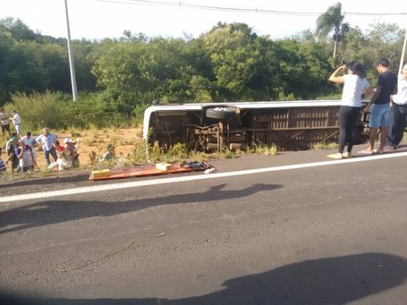 Acidente aconteceu na tarde desta segunda-feira (16) no km 61 da rodovia