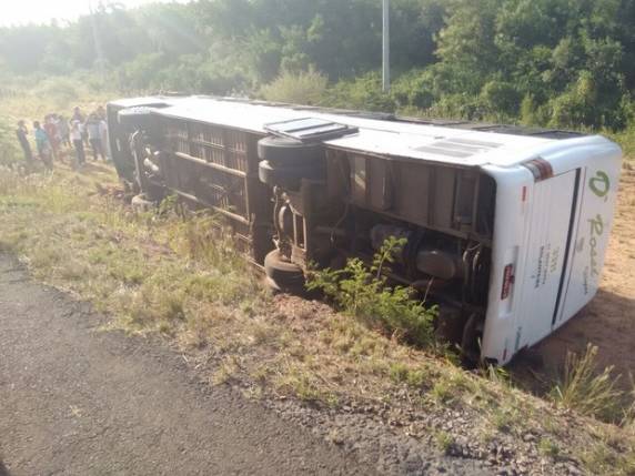 Acidente aconteceu na tarde desta segunda-feira (16) no km 61 da rodovia