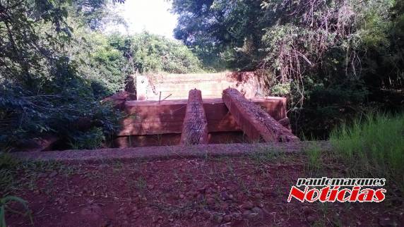 Enxurrada levou parte da estrutura da ponte sobre o rio Quaraim