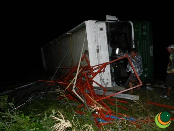 Os dois indíviduos não ficaram feridos e foram presos em flagrante