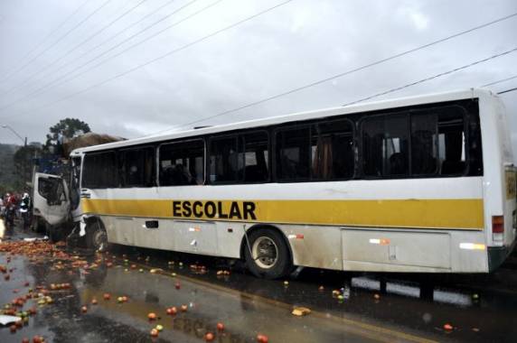 Cerca de 20 estudantes feridos foram encaminhados ao 

Hospital Maicé