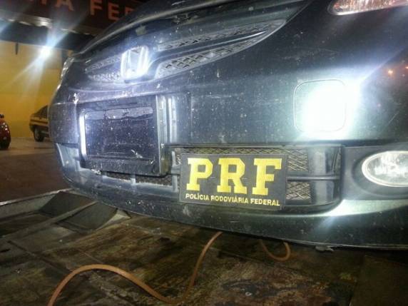 Segundo PRF, carro trafegava na 

BR-101, em São José, no domingo (22)