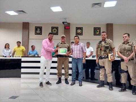 Homenagem é prestada pelo excelentes serviços prestados a comunidade