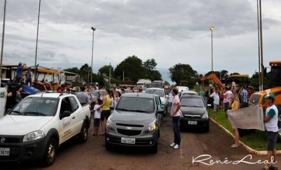 Comércio fechou as portas na tarde desta sexta-feira