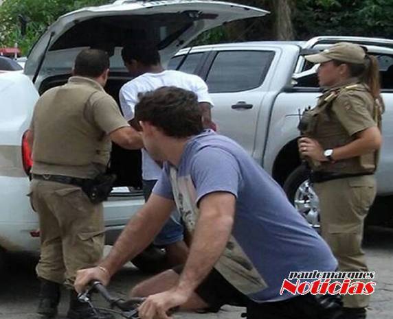 Três bandidos perigosos praticavam assalto no bairro Morretes