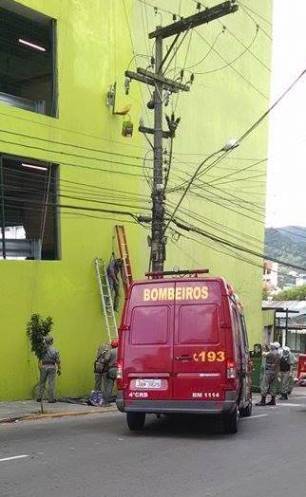 Vítima estava pintando parede de hipermercado, no Centro, quando teria sofrido descarga elétrica
