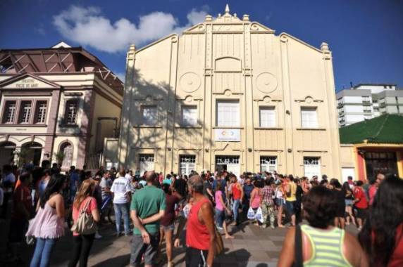 Vítima foi morta dentro do elevador, no último andar do prédio