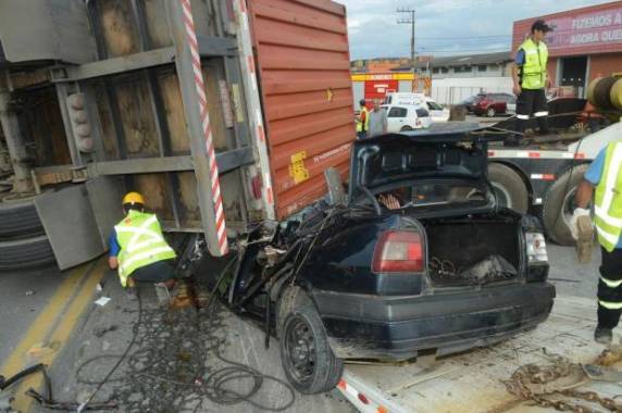 Trio havia assaltado loja de materiais de construção no bairro 

São Vicente em Itajaí