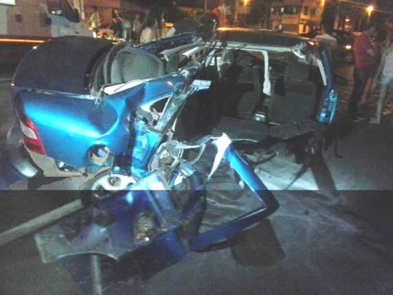 O acidente aconteceu na noite deste sábado (07)