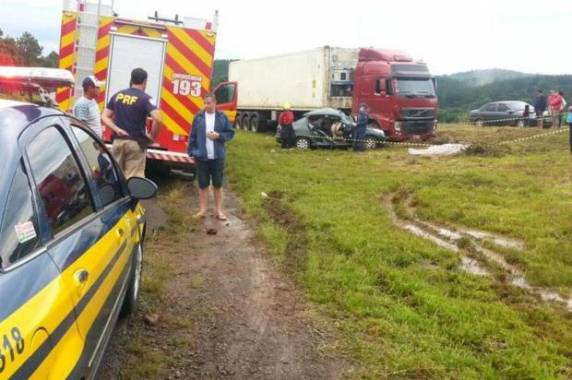 Batida aconteceu por volta das 17h deste domingo (8), em Ponte Serrada