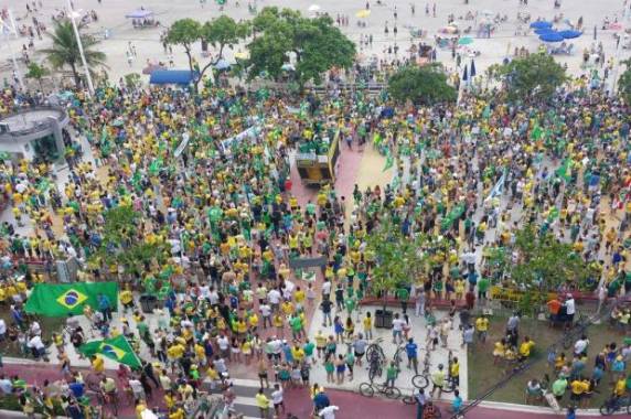 A Polícia Militar 

e a Guarda Municipal acompanham a manifestação para garantir a segurança dos participantes