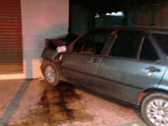 Homem de 70 anos perdeu o controle do veículo e bateu em parede
