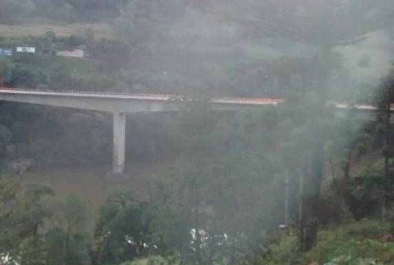 Acidente aconteceu na madrugada 

desta quarta-feira (18), em Joaçaba
