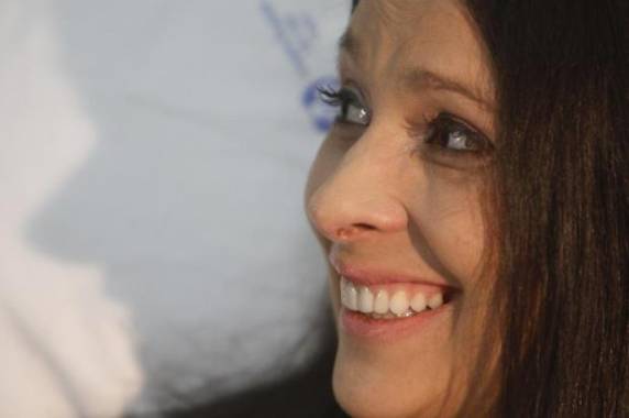 Mulher está morando em Lages, se dedicará a palestras e aos cuidados à 

filha Vitória
