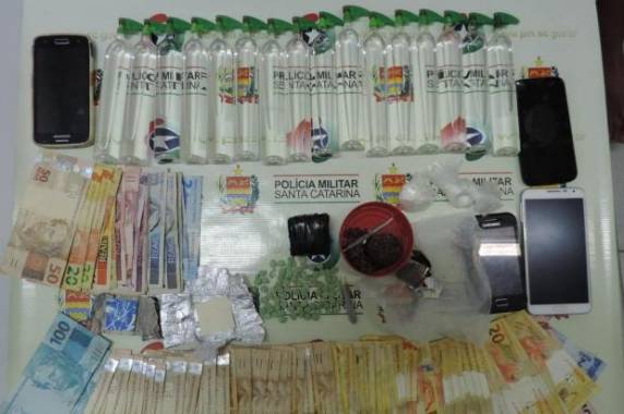 Grupo vendia drogas nos arredores da faculdade Unidavi