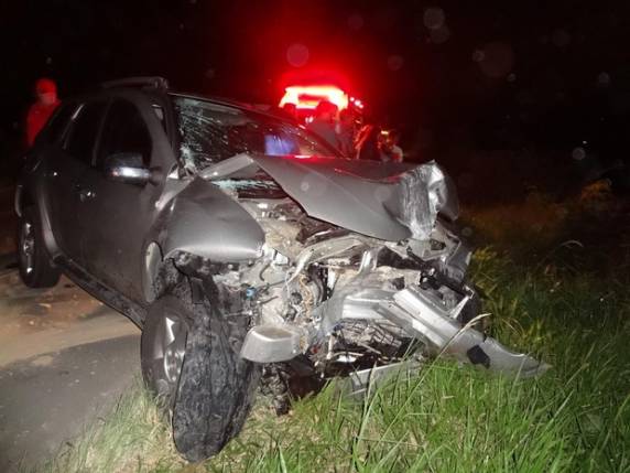 Motorista de 32 anos conduzia um Sandero que invadiu pista da BR-470