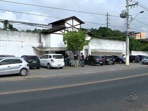 Outros 12 agentes penitenciários também foram detidos, diz secretaria