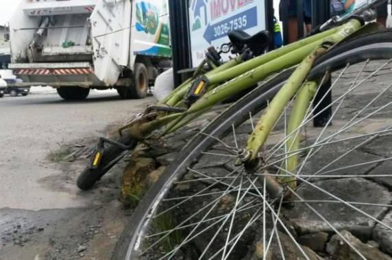 Acidente ocorreu na manhã desta terça-feira, na rua Santa Catarina