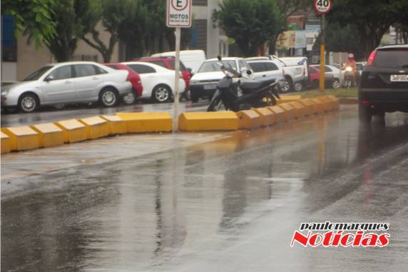 Motociclistas podem ser autuados se estacionarem motos em vagas de 

automóveis