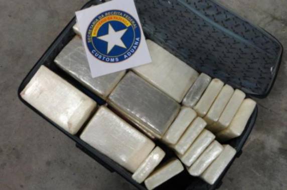 Droga foi encontrada em uma mala e seria enviada para a Espanha