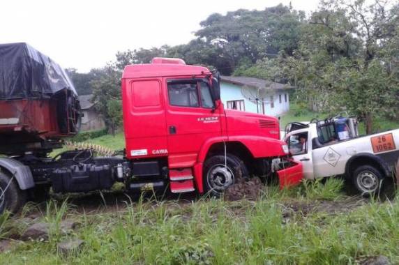 Homem de 36 anos foi levado pelo helicóptero Águia para o 

Hospital São José, em Joinville
