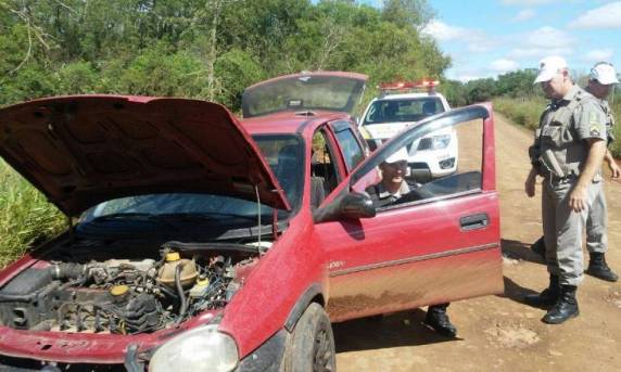 Brigada Militar prende arma de uso restrito e tijolo de maconha no interior de Roque Gonzales