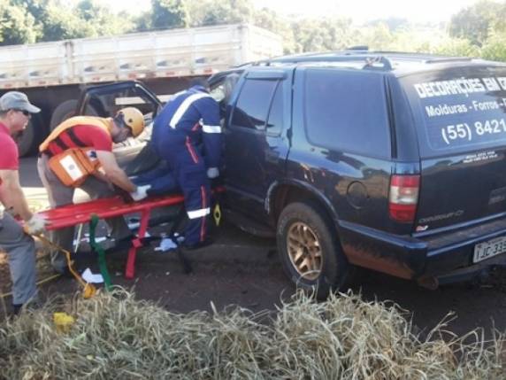 O motorista foi encaminhado ao Hospital Oswaldo Cruz
