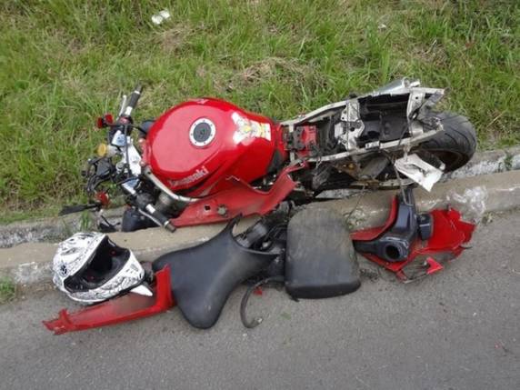 Duas motos bateram na tarde deste sábado (4) em Pouso Redondo