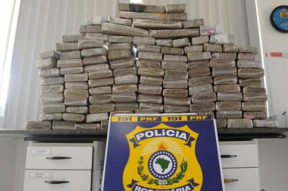 Dois veículos de Foz do Iguaçu são suspeitos de envolvimento no transporte 

droga