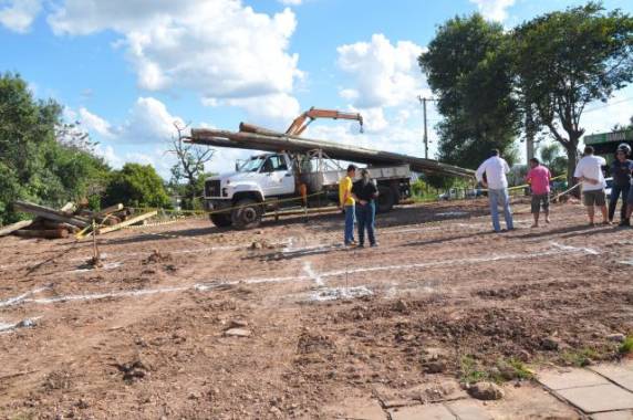 Servidor da prefeitura trabalhava na montagem de local para receber feira