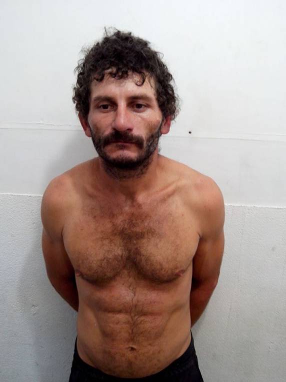 O home foi preso na rua 286 na Meia Praia