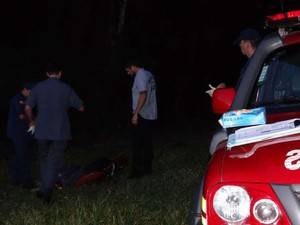 Queda ocorreu na tarde deste domingo (12), segundo bombeiros
