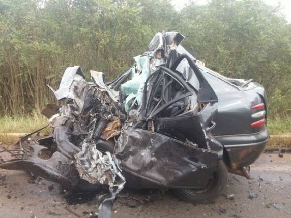 Acidente entre 

carro e caminhão ocorreu na RS-324, na área urbana