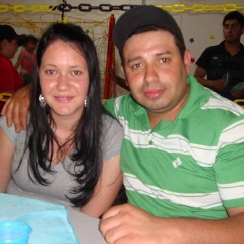 Corpos 

foram encontrados na noite desta segunda-feira junto ao veículo da família